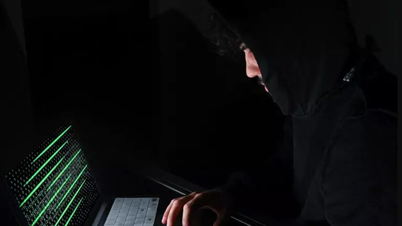 Nuova ondata di attacchi hacker in Italia: nel mirino siti di banche, porti e aziende