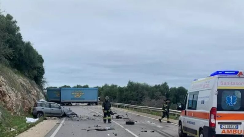 Scontro frontale tra camion e auto sul Gargano: un morto e un ferito