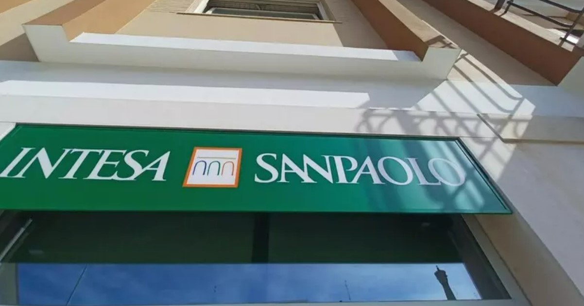 https://www.quotidianodelsud.it/wp-content/uploads/2025/01/intesa-san-paolo.jpg