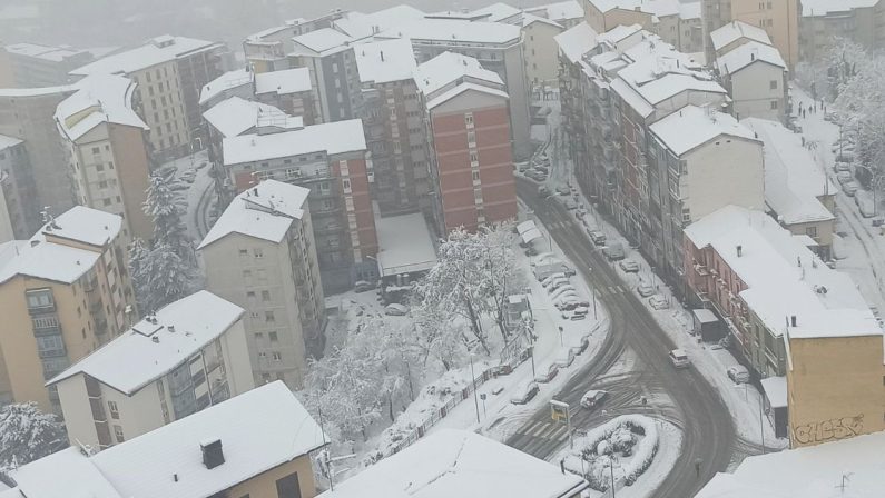 Neve in Basilicata: scuole chiuse ma a Potenza: personale Ata escluso