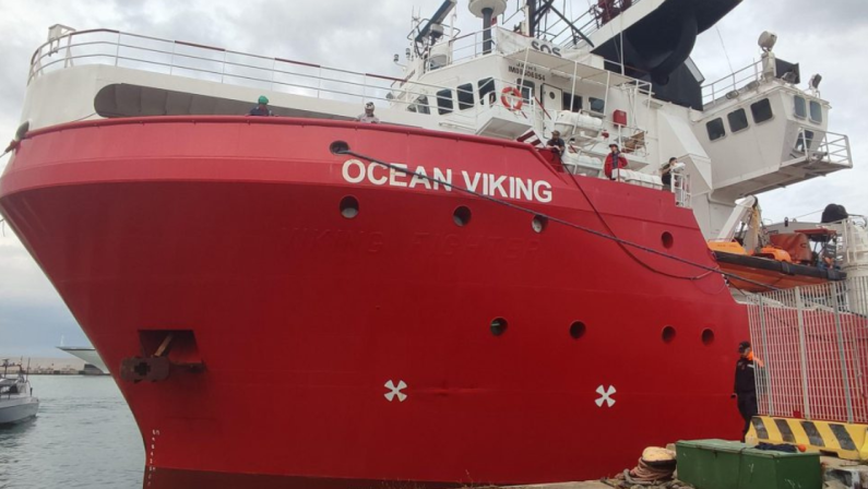 Migranti, arrivata a Taranto la Ocean Viking con 101 naufraghi