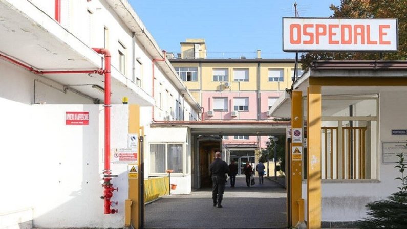 Dirigenti dell'Asp di Vibo: «L'ospedale Jazzolino avviato alla chiusura? Una bufala»