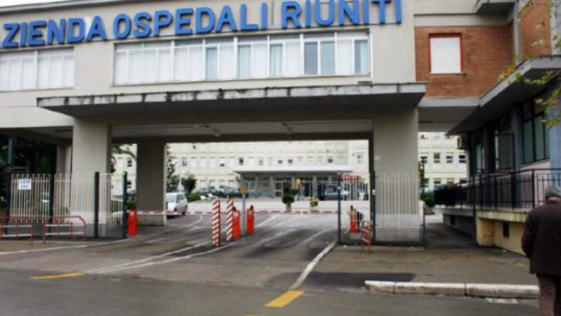 Detenuto aggredisce agente in ospedale a Foggia