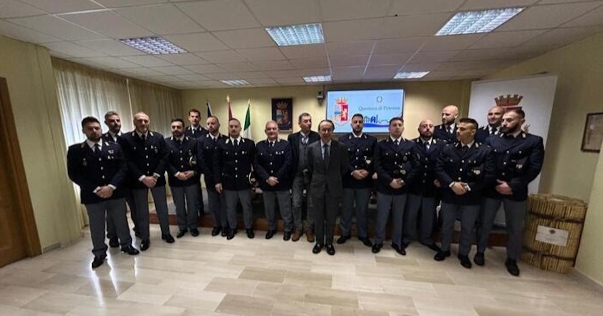 https://www.quotidianodelsud.it/wp-content/uploads/2025/01/questura-potenza-poliziotti.jpg