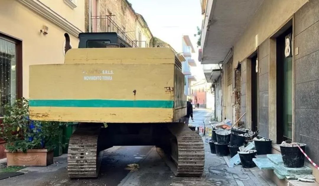 Tentato furto in banca con una ruspa: scena da film a Marcianise