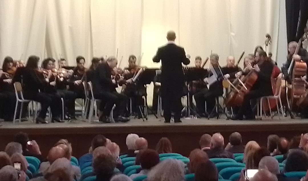 L'Orchestra sinfonica della Calabria durante una esibizione all'Auditorium dello Spirito Santo, a Vibo