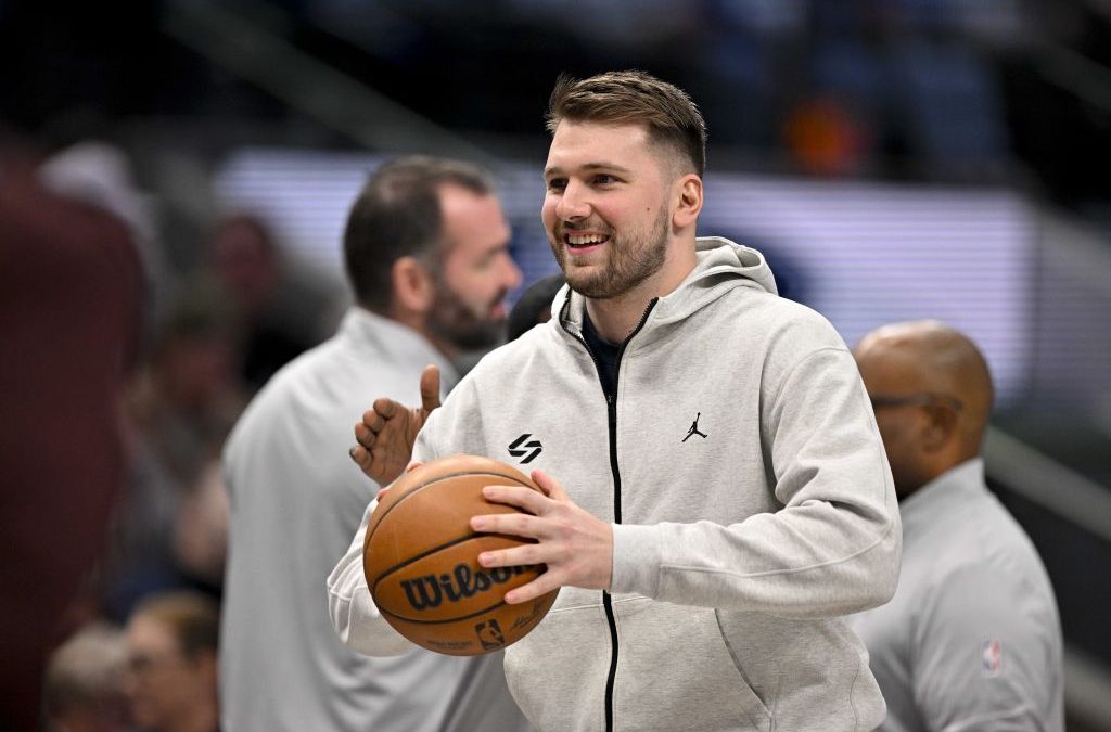 Nba, i Lakers vincono con super Lebron James e prendono Doncic