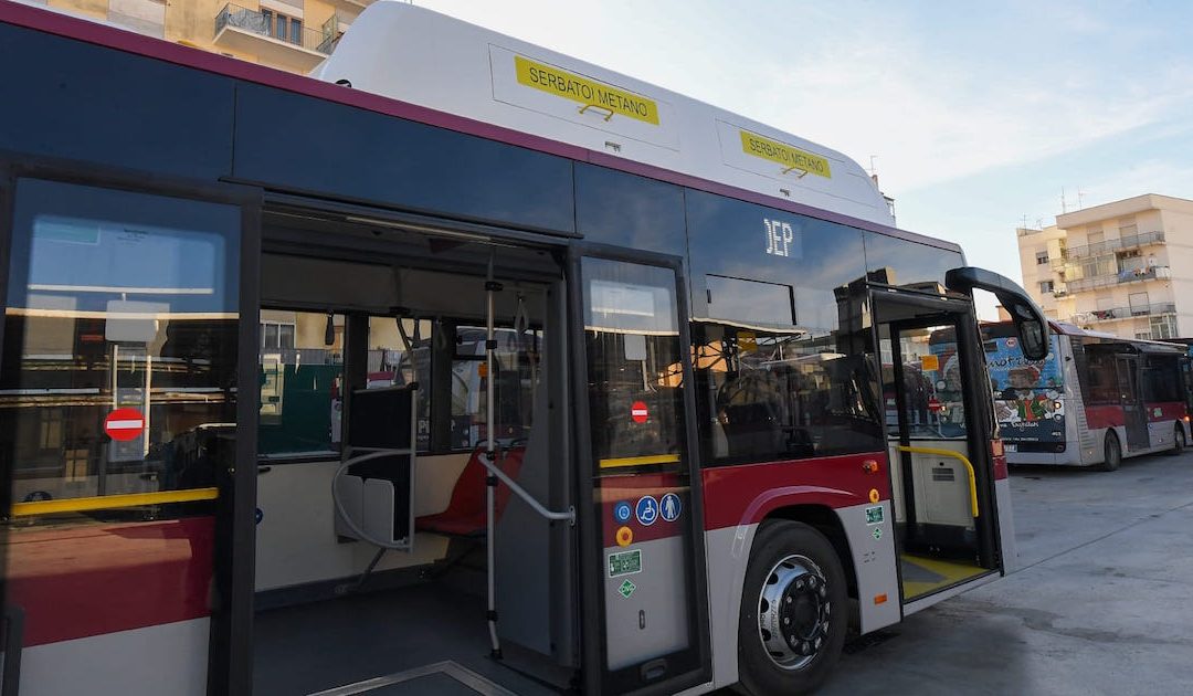 Reggio, Atam rinnova la flotta: arrivano sei nuovi autobus a metano