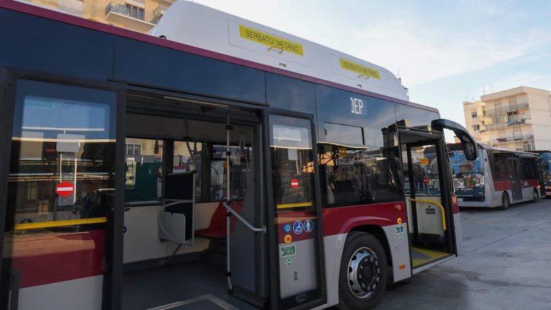 Reggio, Atam rinnova la flotta: arrivano sei nuovi autobus a metano