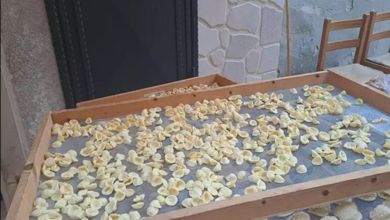 Truffa delle orecchiette a Bari: indagini in corso