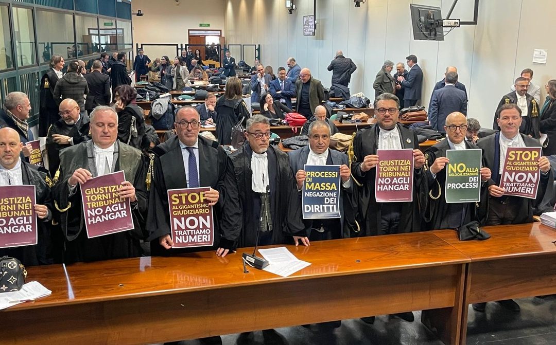 La protesta dei penalisti calabresi in aula bunker