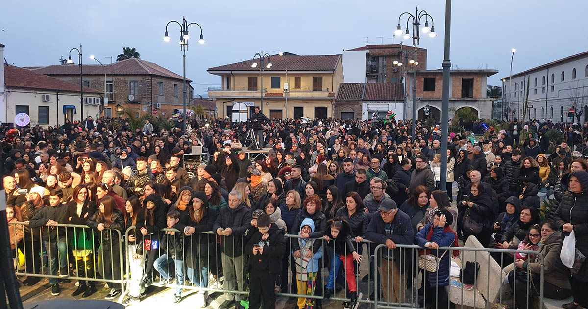 https://www.quotidianodelsud.it/wp-content/uploads/2025/03/carnevale-miletese-pubblico-2025.jpg