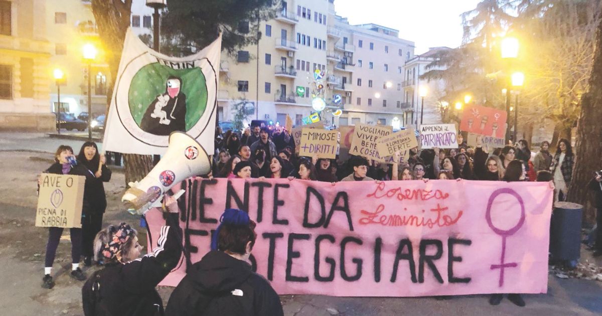 https://www.quotidianodelsud.it/wp-content/uploads/2025/03/corteo-a-cosenza.jpg